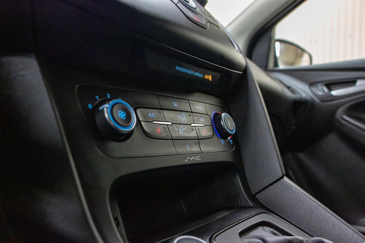 2015 Ford Focus SE Hatchback Red Deer AB