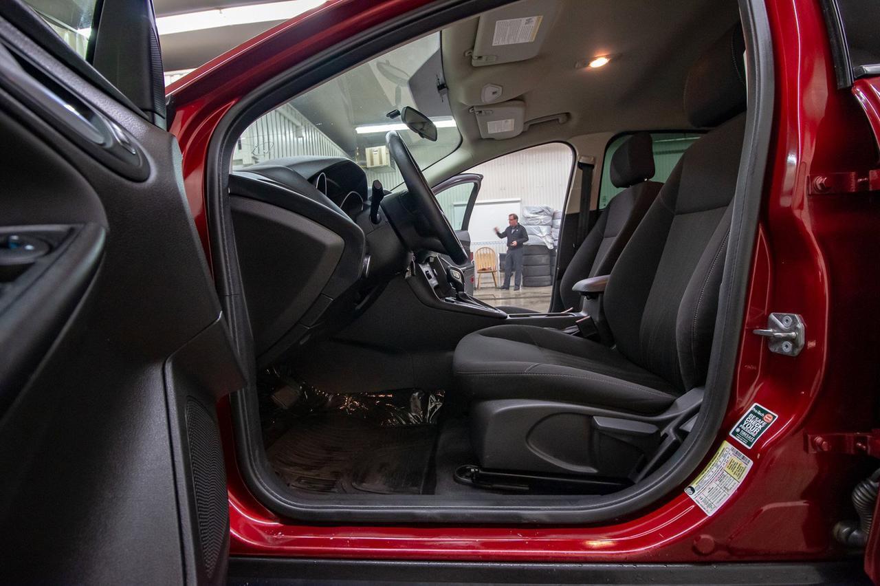 2015 Ford Focus SE Hatchback Red Deer AB