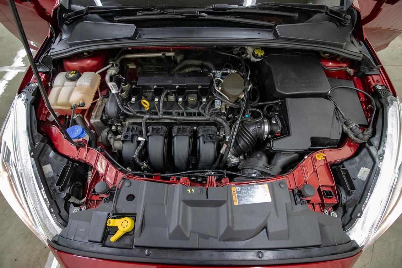 2015 Ford Focus SE Hatchback Red Deer AB