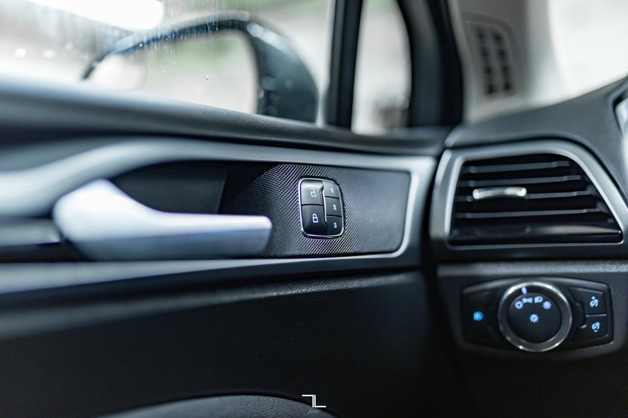 2015 Ford Fusion AWD SE Nav Roof BCam Red Deer AB