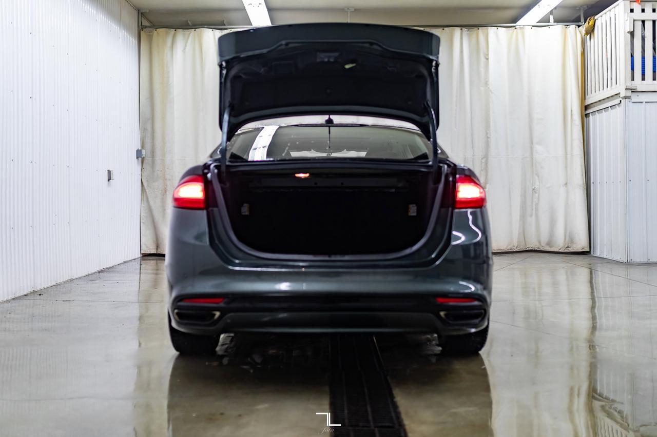 2015 Ford Fusion AWD SE Nav Roof BCam Red Deer AB