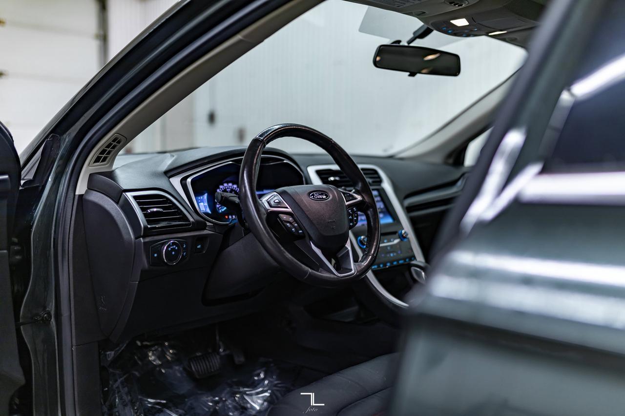 2015 Ford Fusion AWD SE Nav Roof BCam Red Deer AB