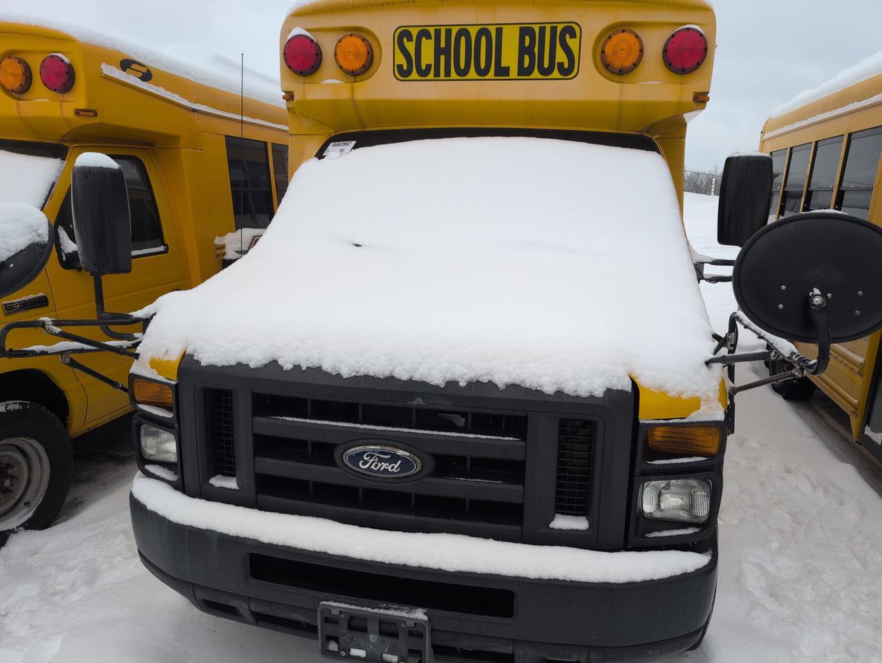 2015 Ford Starcraft QUEST SRW