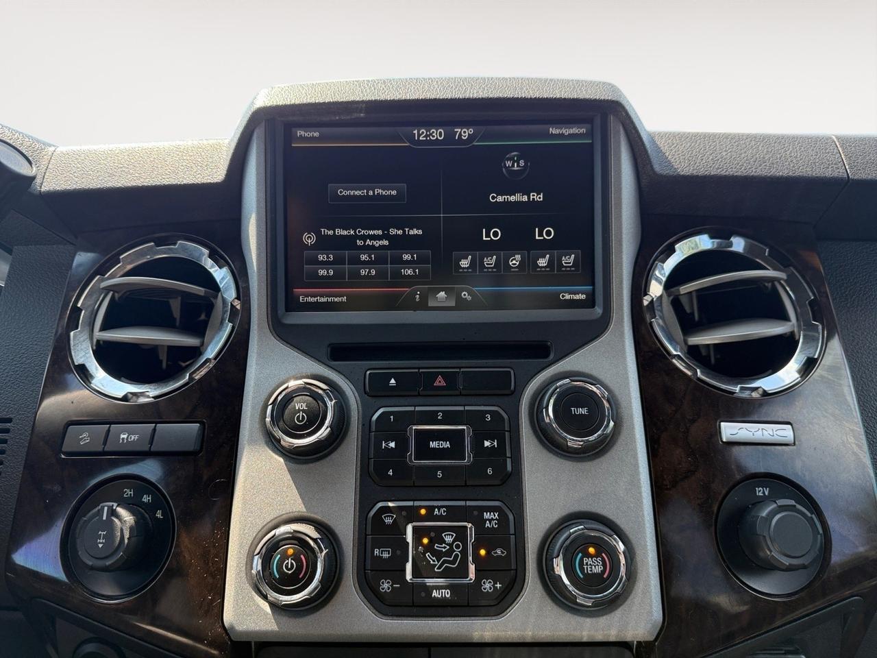 2015 Ford Super Duty F-250 Platinum, POWER RUNNING BOARDS, TOW PACKAGE, TOW HOOKS, BACKUP CAMERA, SUNROOF, APPLE CARPLAY/ANDROID AUTO, HEATED STEERING WHEEL, HEATED AND VENTILATED SEATS, POWER MIRRORS, 4X4, TRUCKS THIS CLEAN DONT LAST LONG COME AND TEST DRIVE TODAY! Norfolk VA