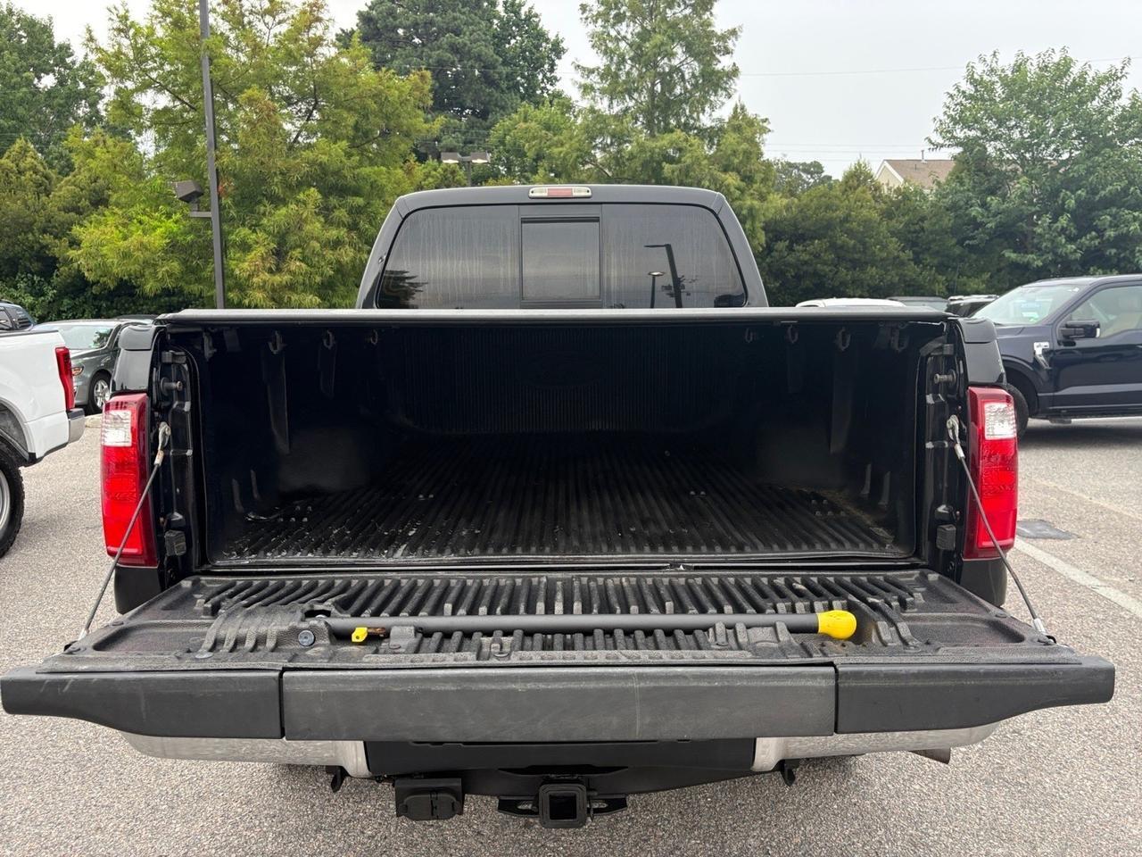 2015 Ford Super Duty F-350 SRW Lariat, BACKUP CAMERA, PARKING SENSORS, MOONROOF, TOW PACKAGE, POWER REAR SLIDING WINDOW, RUNNING BOARDS, NAVIGATION, TAILGATE STEP, HEATED SEATS, LOW MILES, SUPER DUTY SUPER DRIVE! Virginia Beach VA