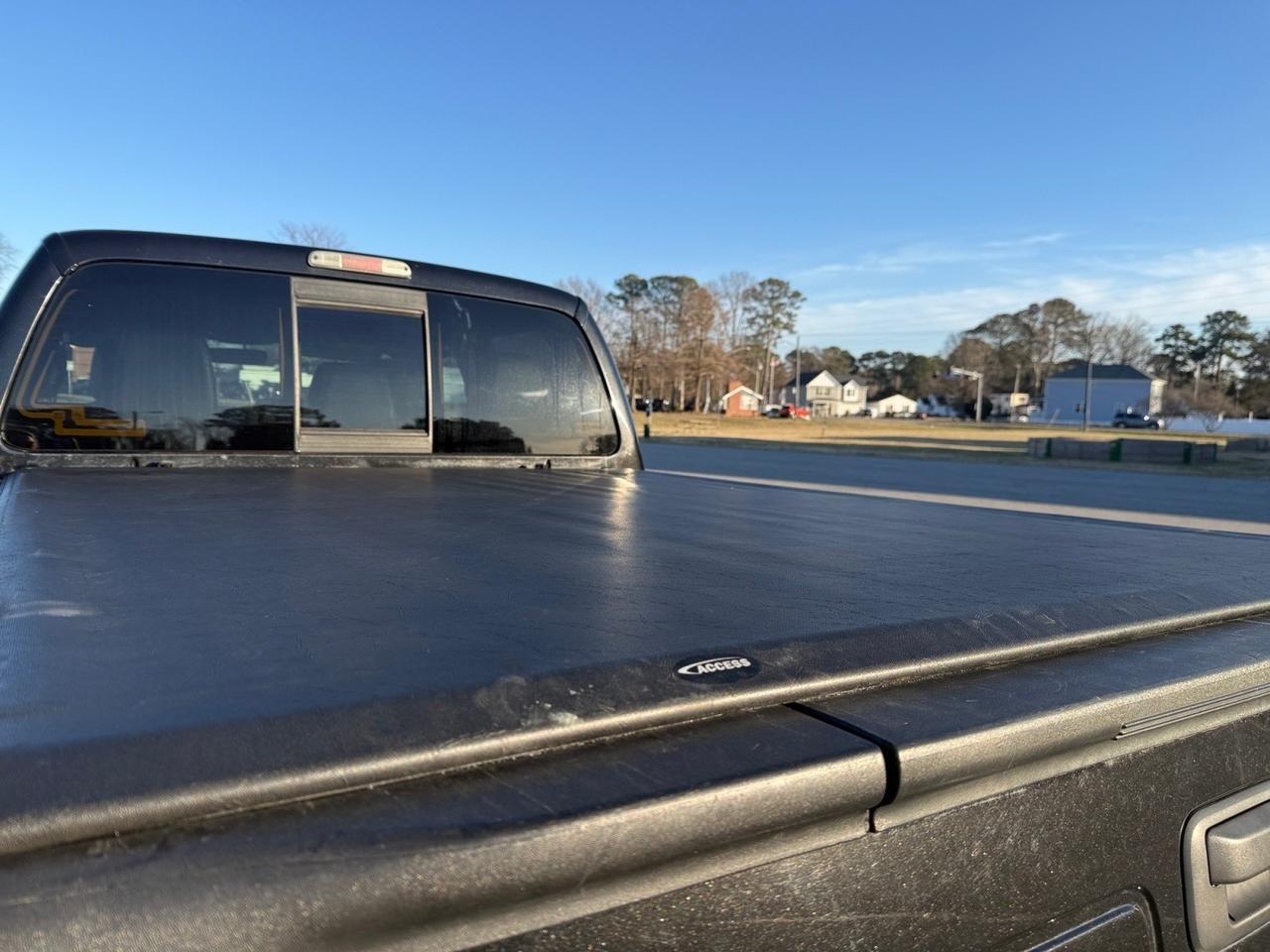 2015 Ford Super Duty F-350 SRW Lariat, HEATED AND VENTILATED SEATS, SUNROOF, POWER SLIDING REAR WIDNOW, TOW HOOKS, TOW PACKAGE, BACKUP CAMERA, POWER/HEATED MIRRORS, REMOTE KEYLESS ENTRY, TONNEAU COVER, BED LINER, CLEAN CARFAX! Norfolk VA