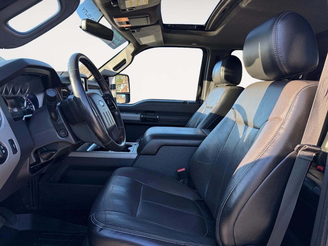 2015 Ford Super Duty F-350 SRW Lariat, HEATED AND VENTILATED SEATS, SUNROOF, POWER SLIDING REAR WIDNOW, TOW HOOKS, TOW PACKAGE, BACKUP CAMERA, POWER/HEATED MIRRORS, REMOTE KEYLESS ENTRY, TONNEAU COVER, BED LINER, CLEAN CARFAX!