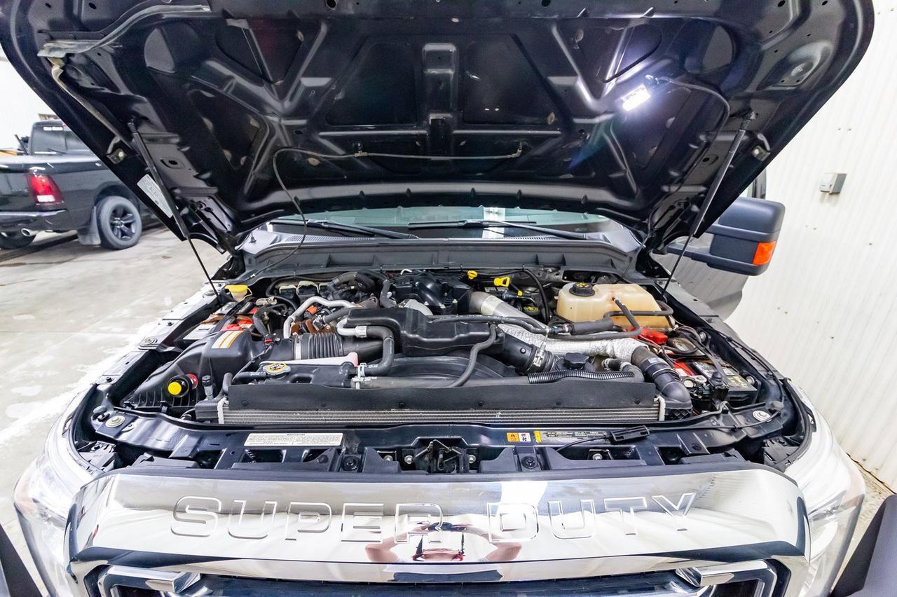 2015 Ford Super Duty F-550 DRW S/CAB XLT DRW Red Deer AB