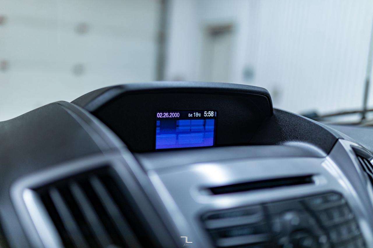 2015 Ford T-350 XLT 15 Passenger BCam Red Deer AB