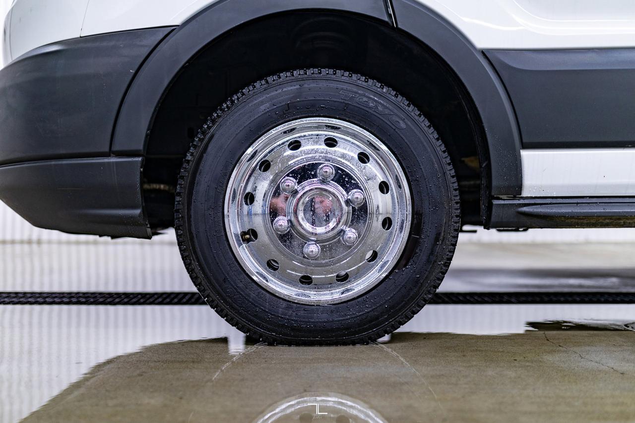 2015 Ford T-350 XLT 15 Passenger BCam Red Deer AB