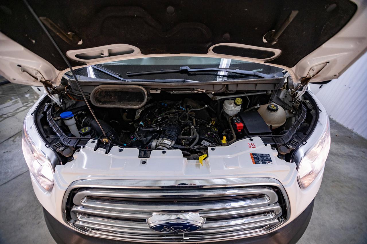 2015 Ford T-350 XLT 15 Passenger BCam Red Deer AB