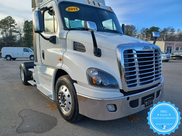 2015 Freightliner Cascadia 113 CUMMINS ,SUPER CLEAN VERY, LOW MILES, ONE OWNER.