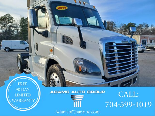 2015 Freightliner Cascadia 113 CUMMINS ,SUPER CLEAN VERY, LOW MILES, ONE OWNER.