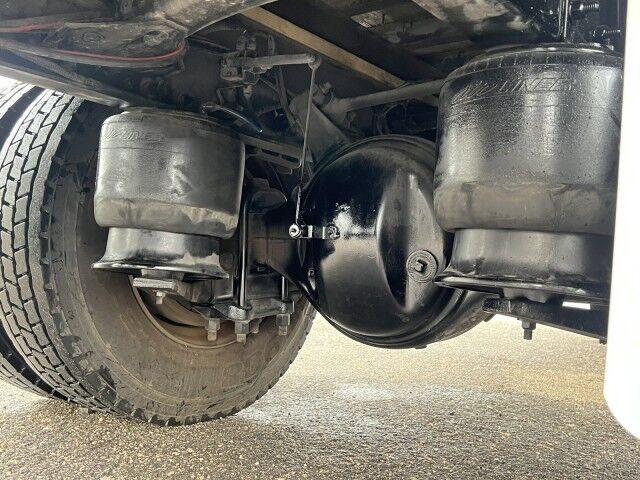 2015 Freightliner M2 106 24' Dry Box Truck with 4,000 lbs. Lift Gate Miami FL