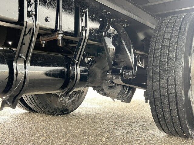 2015 Freightliner M2 106 24' Dry Box Truck with 4,000 lbs. Lift Gate Miami FL