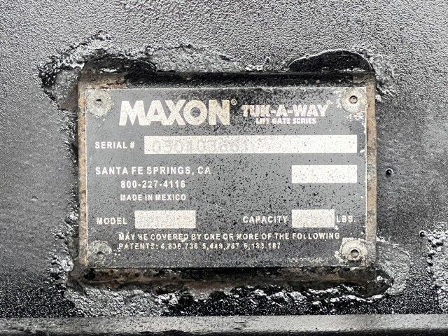 2015 Freightliner M2 106 24' Dry Box Truck with 4,000 lbs. Lift Gate Miami FL