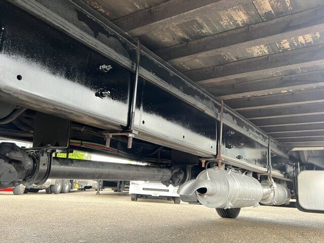 2015 Freightliner M2 106 24' Dry Box Truck with 4,000 lbs. Lift Gate Miami FL