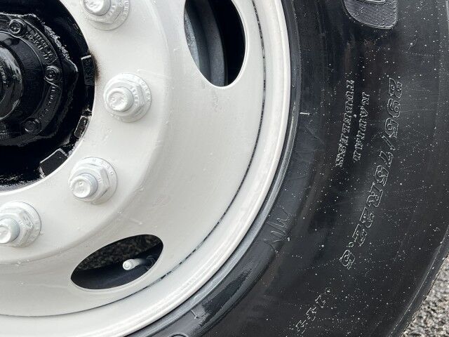 2015 Freightliner M2 106 24' Dry Box Truck with 4,000 lbs. Lift Gate Miami FL