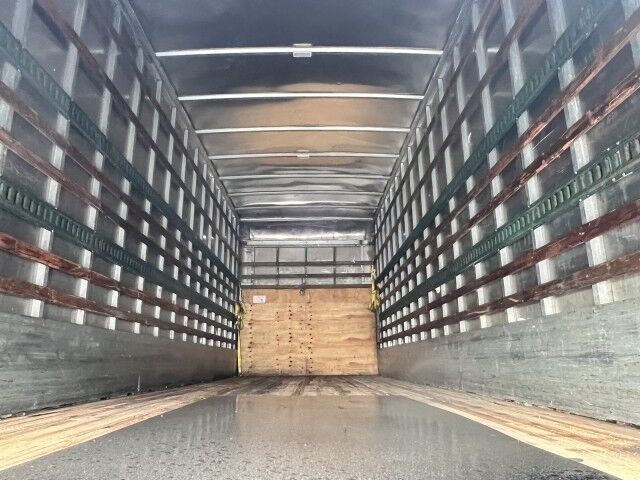 2015 Freightliner M2 106 24' Dry Box Truck with 4,000 lbs. Lift Gate Miami FL