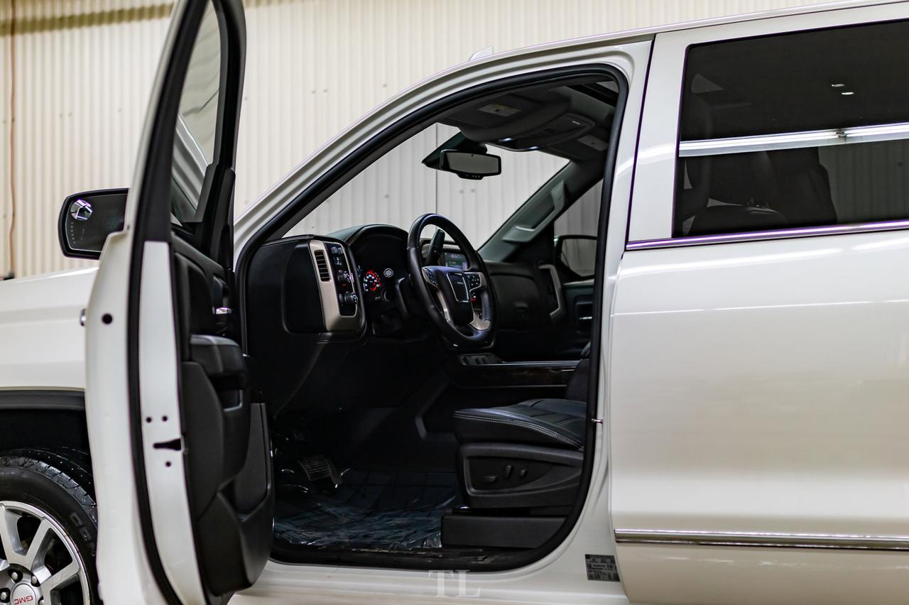 2015 GMC Sierra 1500 4x4 Crew Cab Denali Leather Roof Nav BCam Red Deer AB