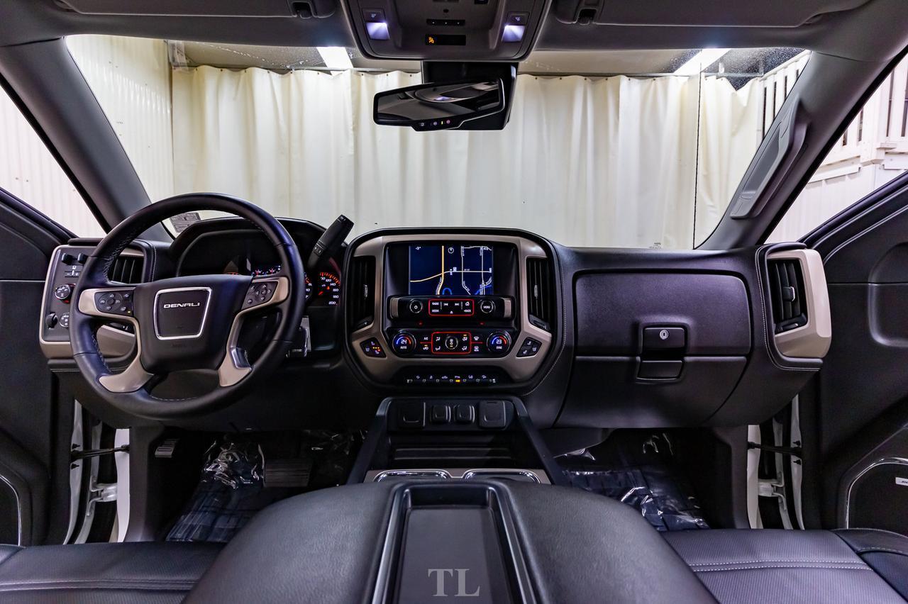 2015 GMC Sierra 1500 4x4 Crew Cab Denali Leather Roof Nav BCam Red Deer AB