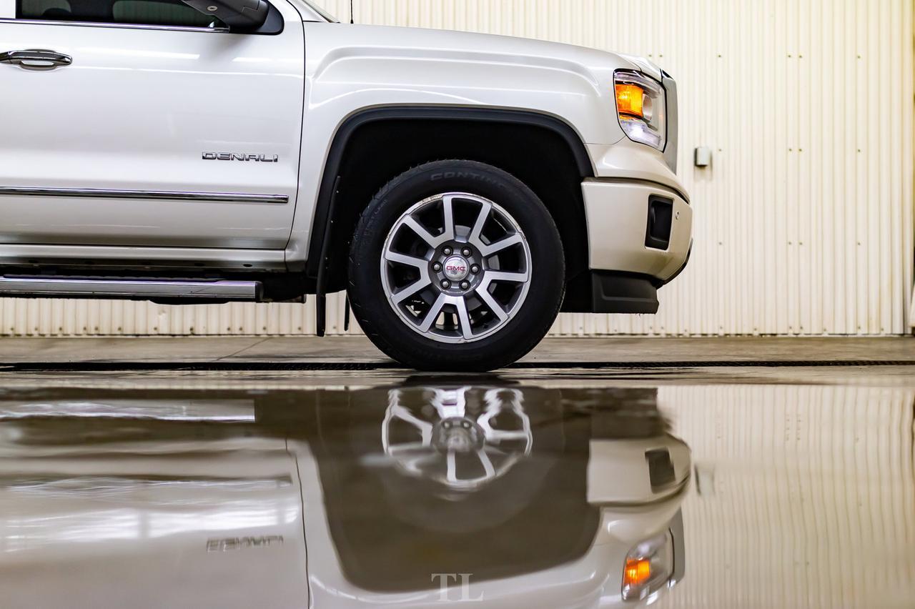 2015 GMC Sierra 1500 4x4 Crew Cab Denali Leather Roof Nav BCam Red Deer AB