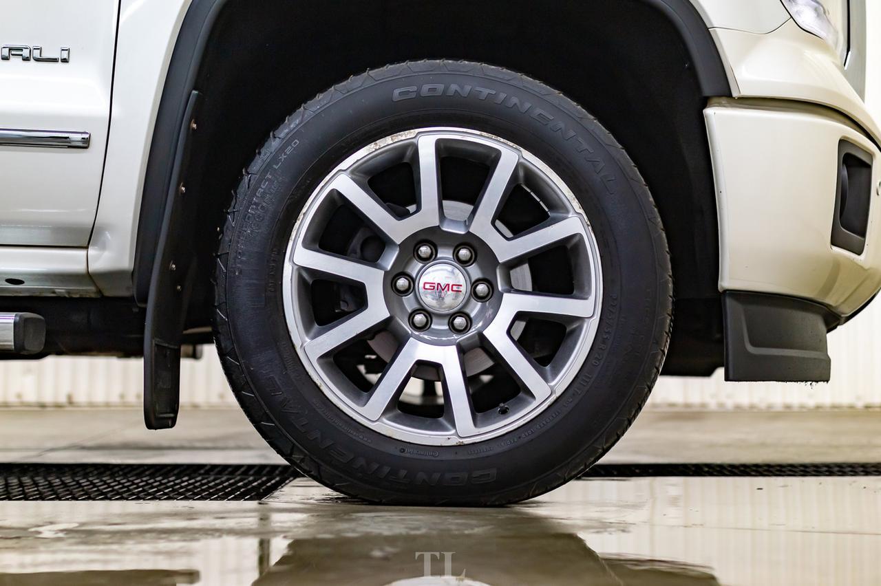 2015 GMC Sierra 1500 4x4 Crew Cab Denali Leather Roof Nav BCam Red Deer AB