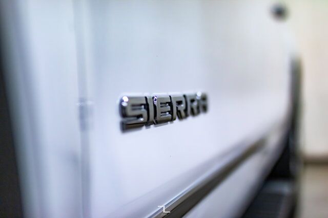 2015 GMC Sierra 1500 4x4 Crew Cab SLT Leather Nav BCam Red Deer AB