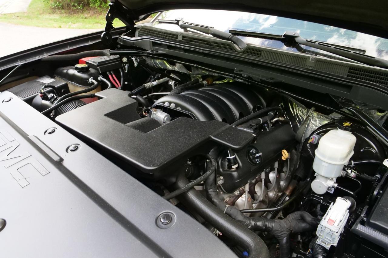 2015 GMC Sierra 1500 Denali 4X4 / Tire Upgrade / Sunroof / 5.3L V8! Lincolnton NC