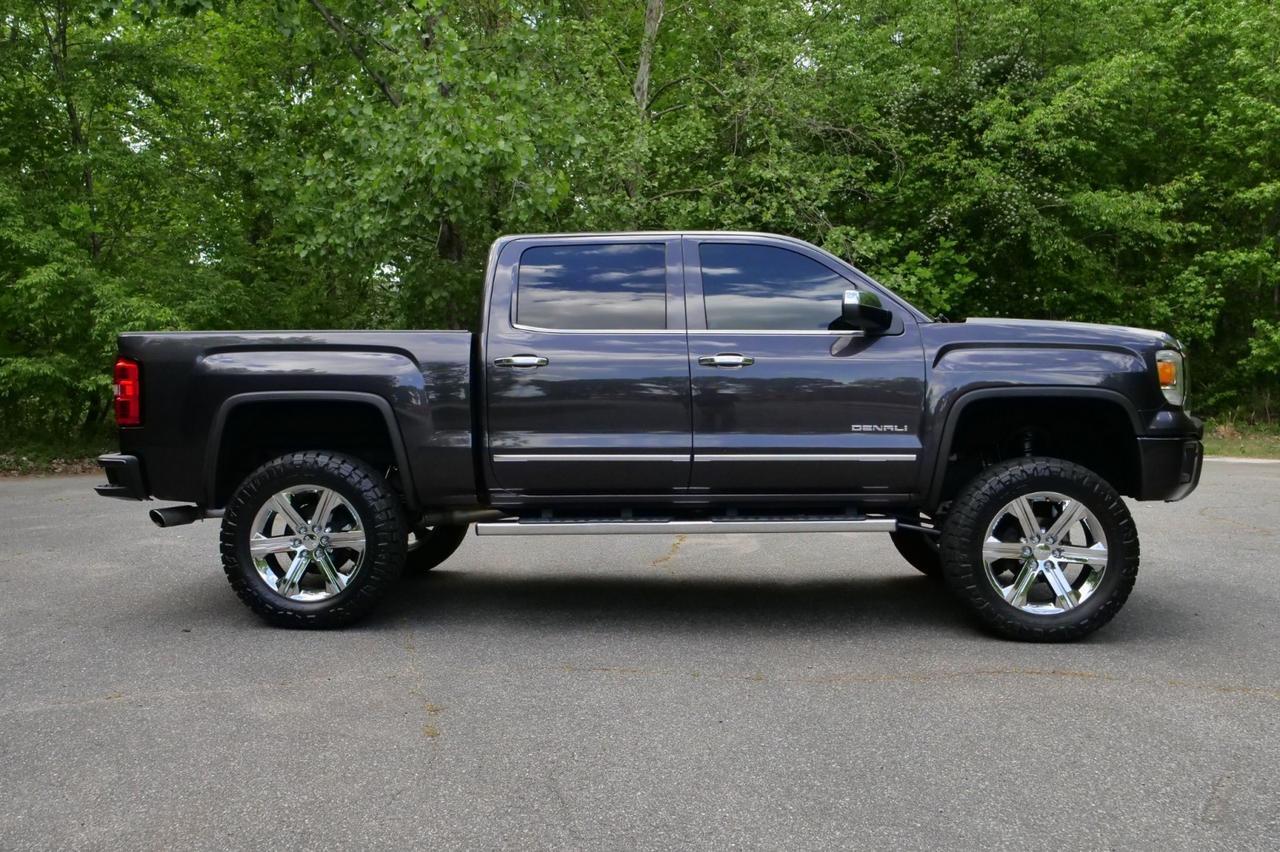 2015 GMC Sierra 1500 Denali 4X4 / Tire Upgrade / Sunroof / 5.3L V8! Lincolnton NC