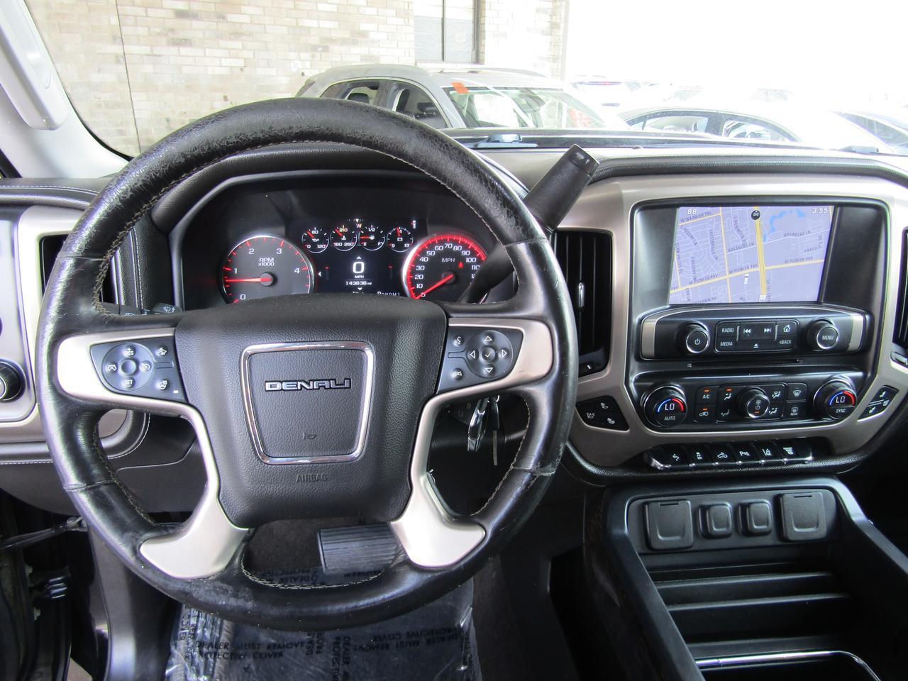 2015 GMC Sierra 2500HD 4WD Crew Cab 153.7 Denali Grand Prairie TX
