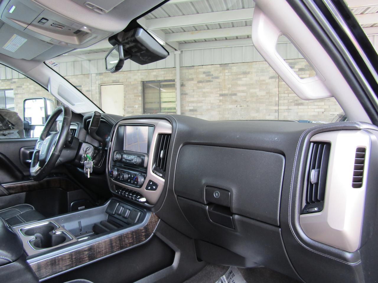 2015 GMC Sierra 2500HD 4WD Crew Cab 153.7 Denali Grand Prairie TX