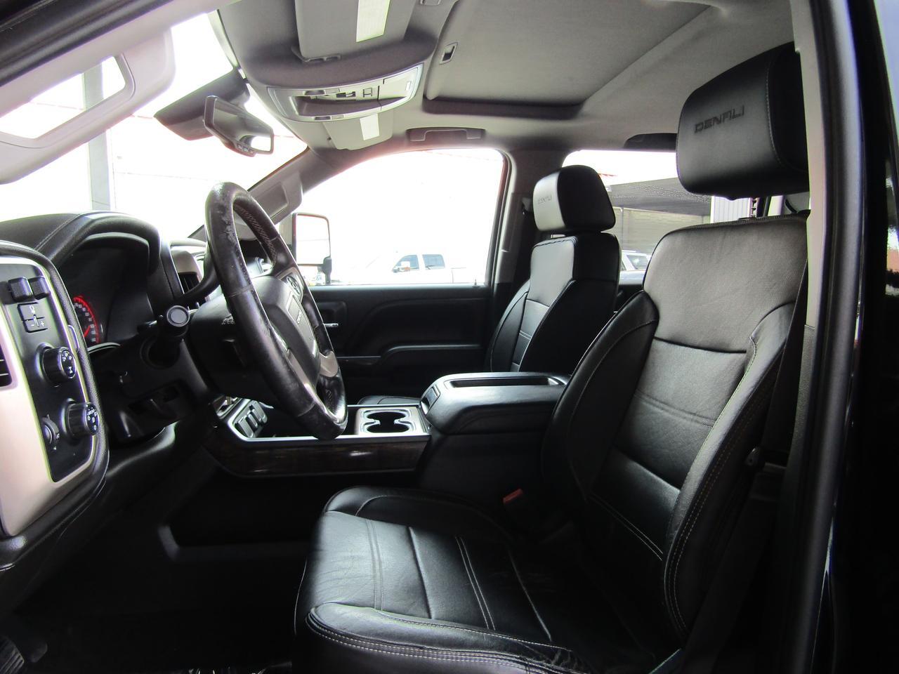 2015 GMC Sierra 2500HD 4WD Crew Cab 153.7 Denali Grand Prairie TX