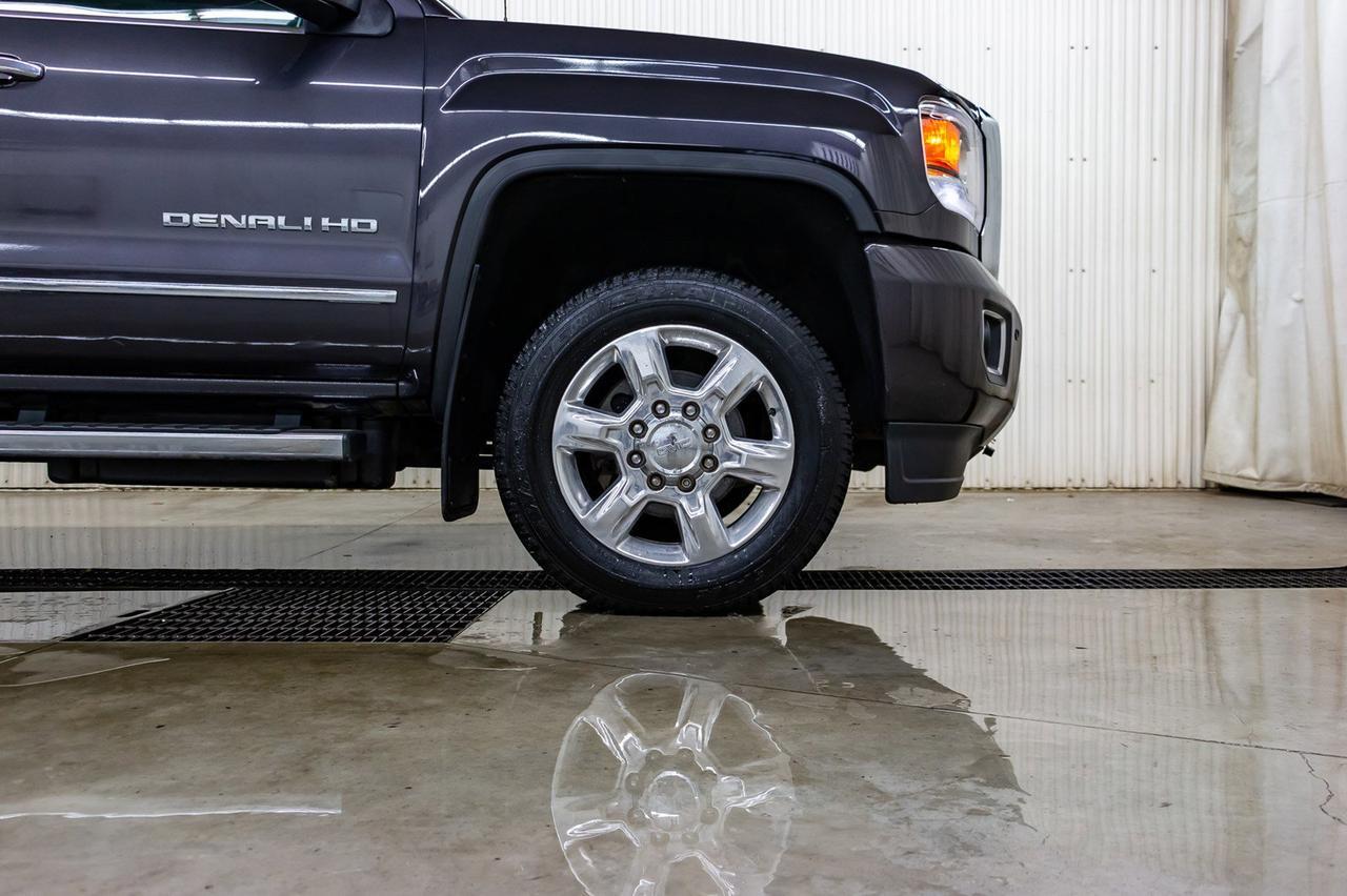 2015 GMC Sierra 2500HD 4x4 Crew Cab Denali Diesel Leather Roof Nav Red Deer AB