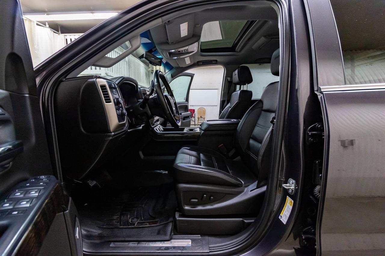 2015 GMC Sierra 2500HD 4x4 Crew Cab Denali Diesel Leather Roof Nav Red Deer AB