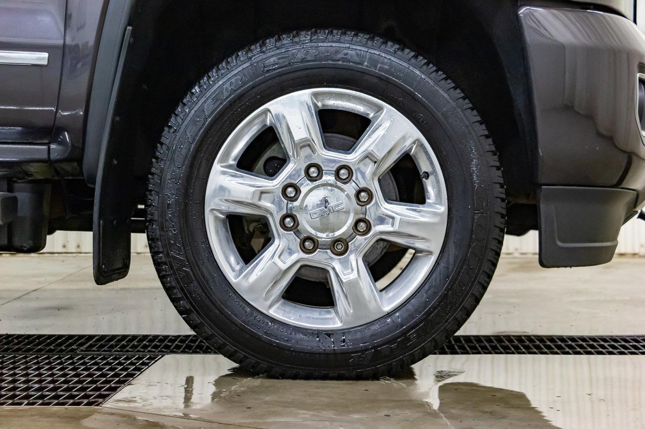 2015 GMC Sierra 2500HD 4x4 Crew Cab Denali Diesel Leather Roof Nav Red Deer AB