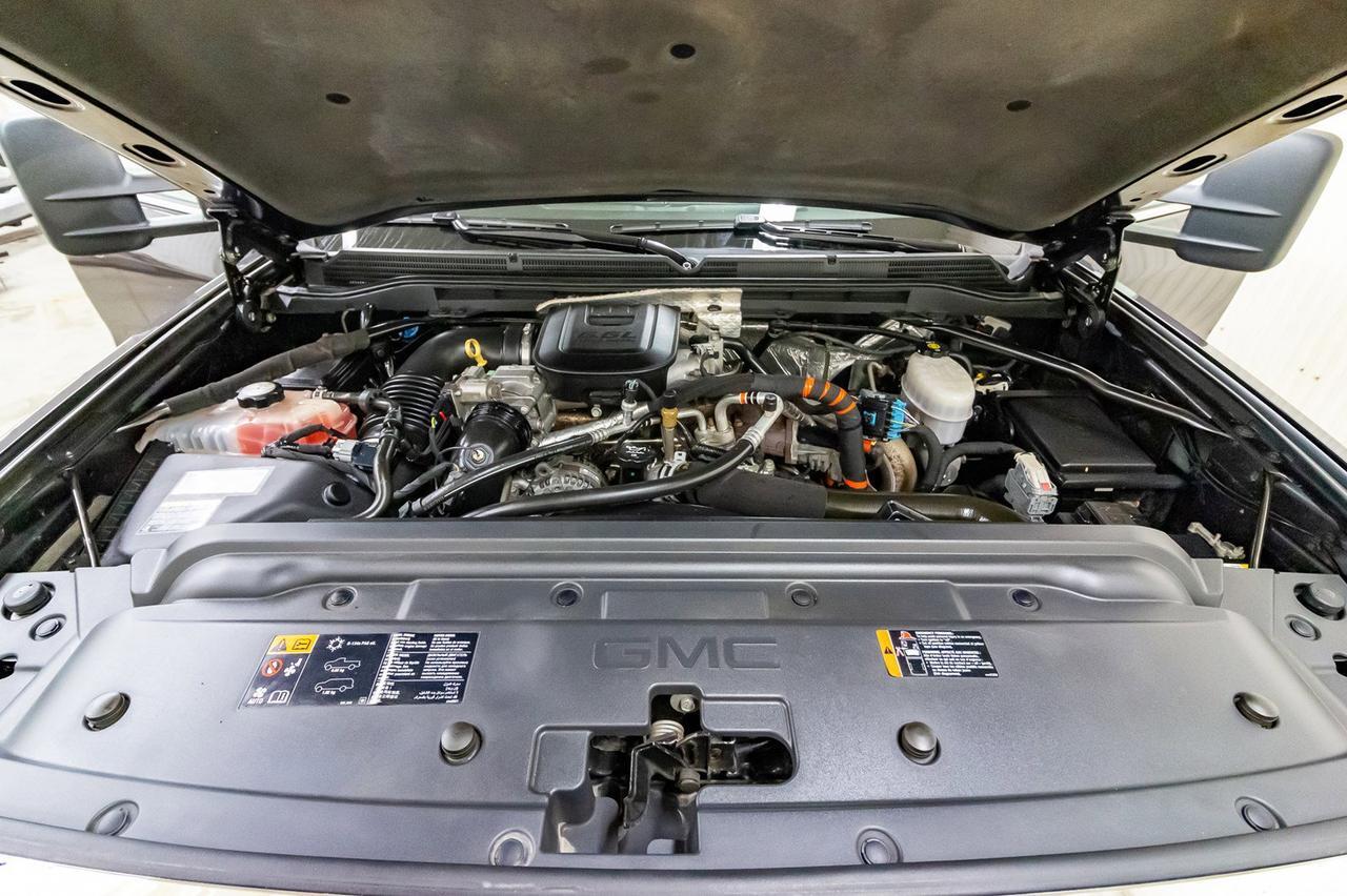 2015 GMC Sierra 2500HD 4x4 Crew Cab Denali Diesel Leather Roof Nav Red Deer AB