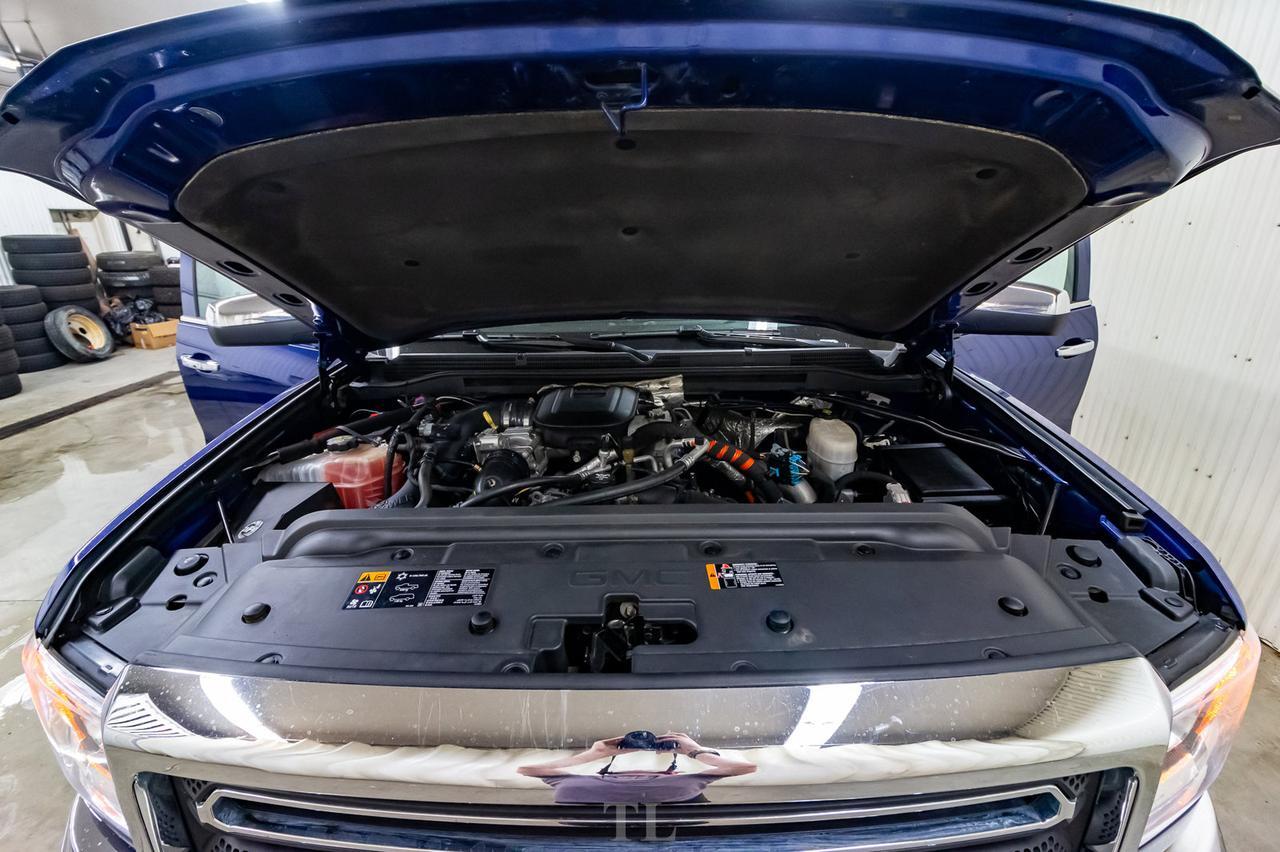 2015 GMC Sierra 2500HD 4x4 Crew Cab SLT Diesel Lift Leather Roof Nav Red Deer AB