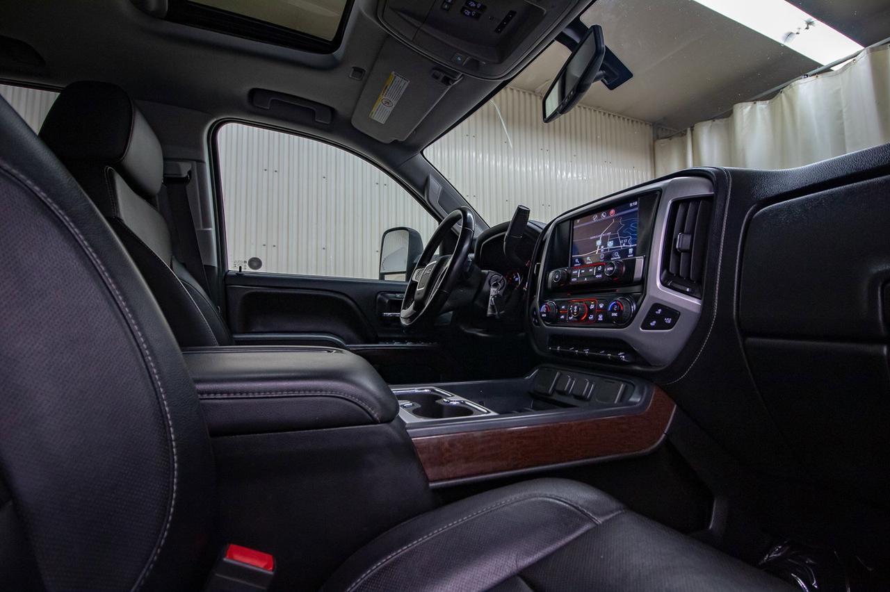 2015 GMC Sierra 2500HD 4x4 Crew Cab SLT Z71 Diesel Leather Roof Nav Red Deer AB