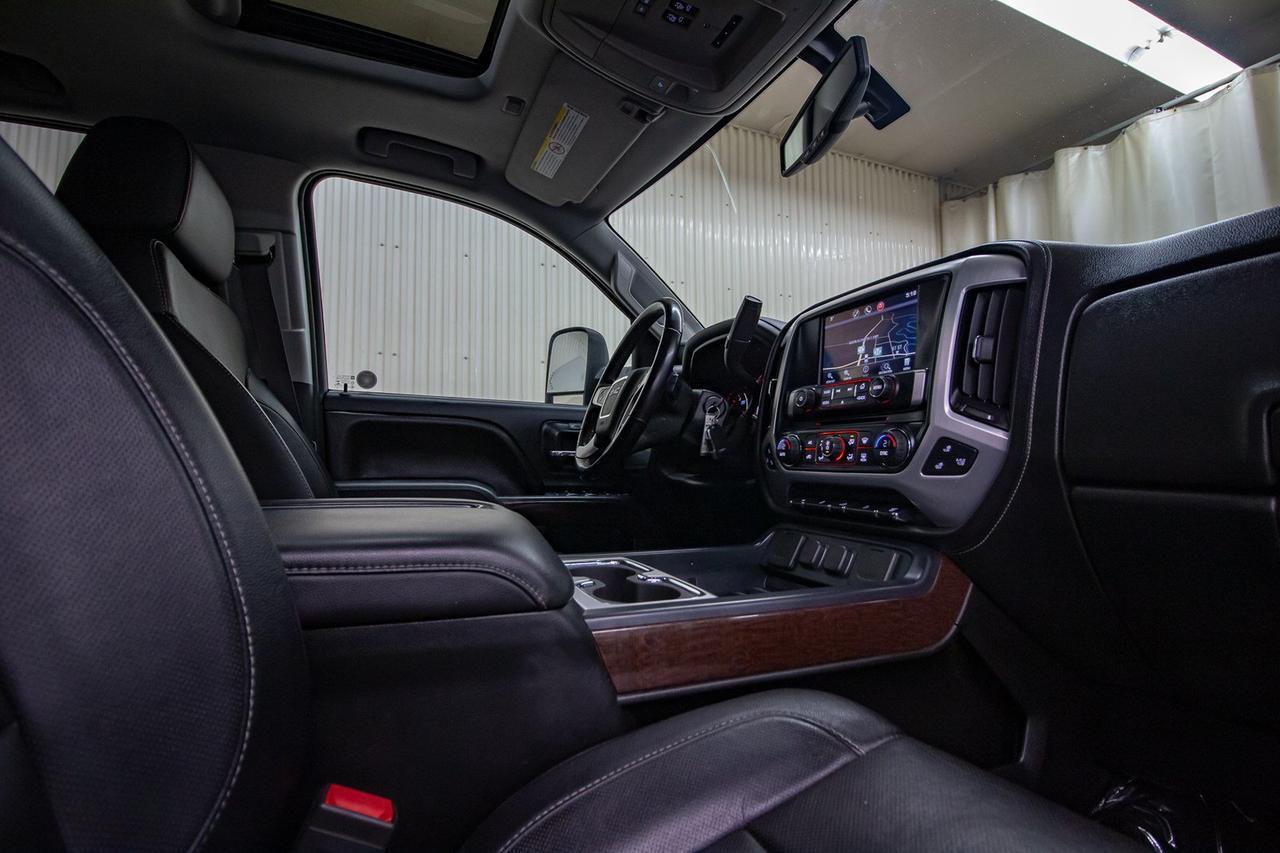 2015 GMC Sierra 2500HD 4x4 Crew Cab SLT Z71 Diesel Leather Roof Nav Red Deer AB