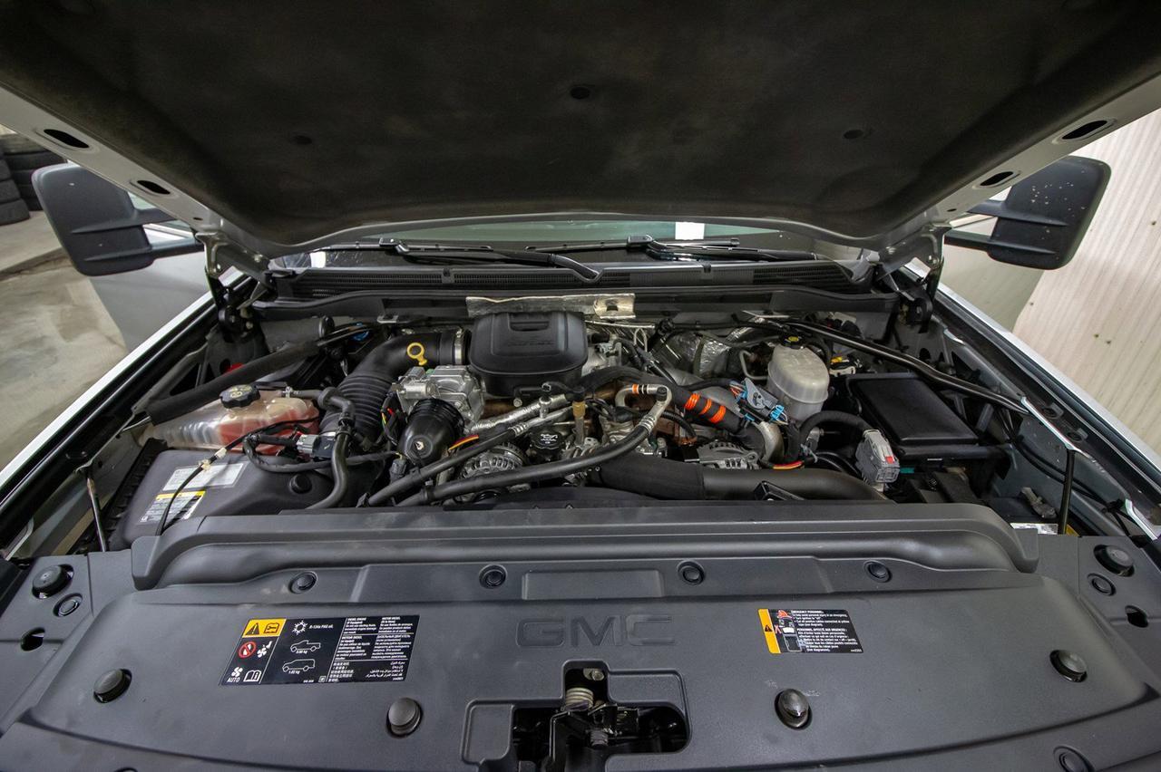 2015 GMC Sierra 2500HD 4x4 Crew Cab SLT Z71 Diesel Leather Roof Nav Red Deer AB