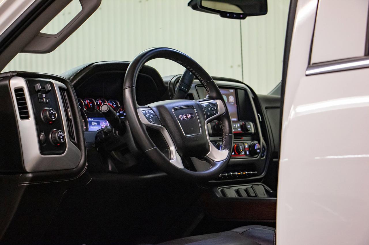 2015 GMC Sierra 2500HD 4x4 Crew Cab SLT Z71 Diesel Leather Roof Red Deer AB