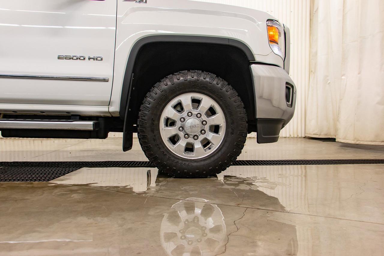 2015 GMC Sierra 2500HD 4x4 Crew Cab SLT Z71 Diesel Leather Roof Red Deer AB