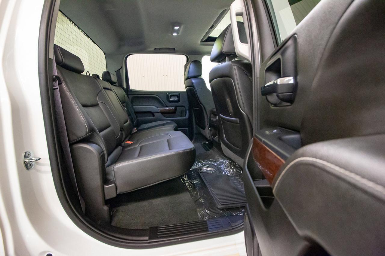 2015 GMC Sierra 2500HD 4x4 Crew Cab SLT Z71 Diesel Leather Roof Red Deer AB