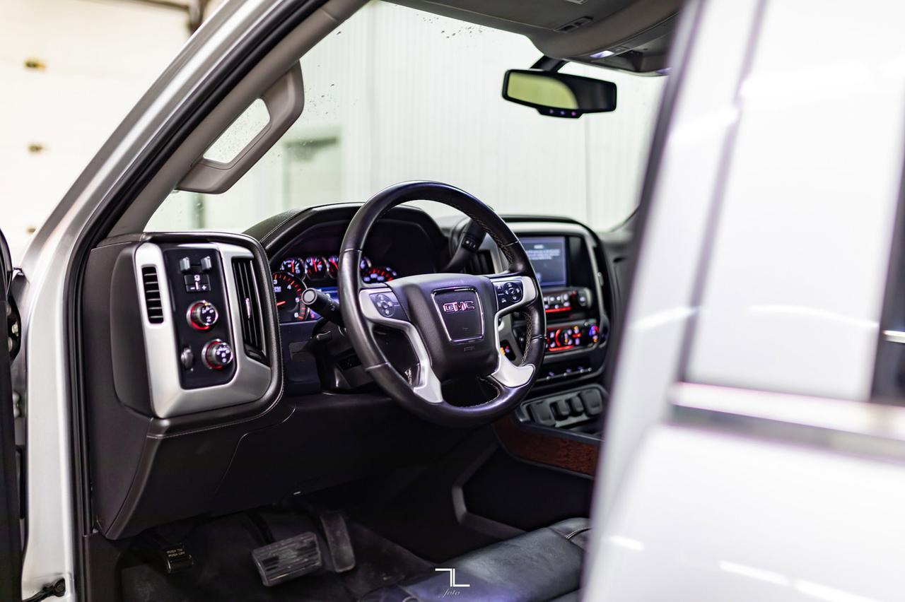 2015 GMC Sierra 2500HD 4x4 Crew Cab SLT Z71 Leather BCam Red Deer AB