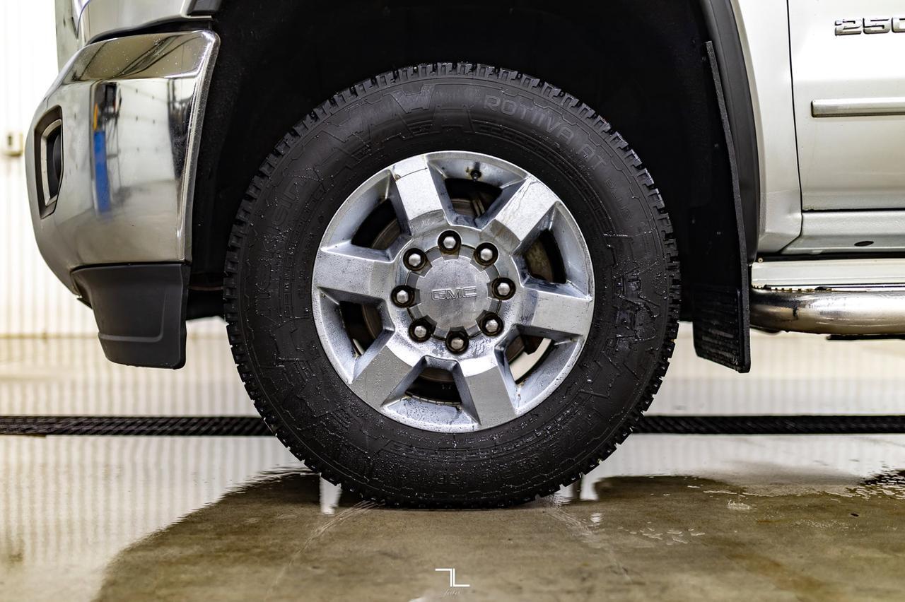 2015 GMC Sierra 2500HD 4x4 Crew Cab SLT Z71 Leather BCam Red Deer AB