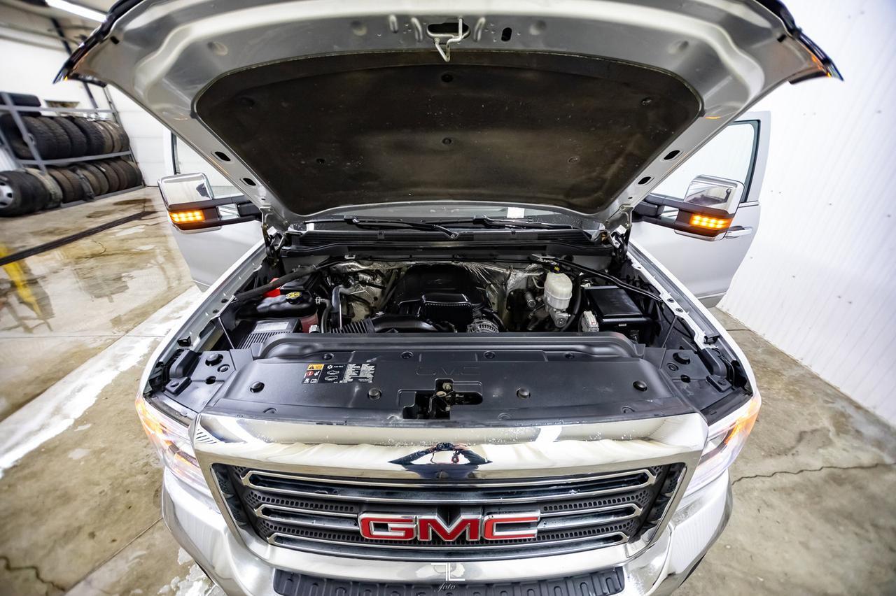 2015 GMC Sierra 2500HD 4x4 Crew Cab SLT Z71 Leather BCam Red Deer AB