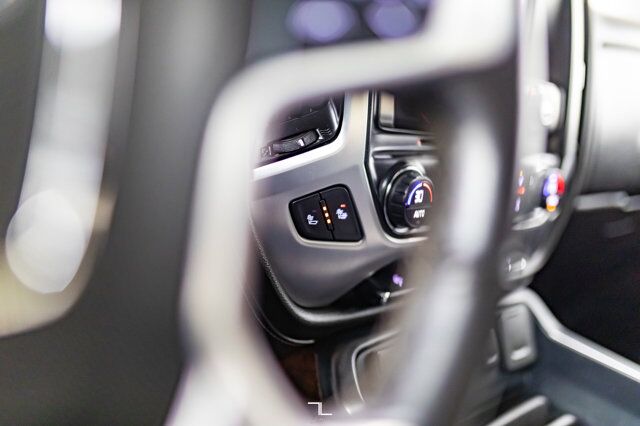 2015 GMC Sierra 2500HD 4x4 Crew Cab SLT Z71 Leather BCam Red Deer AB