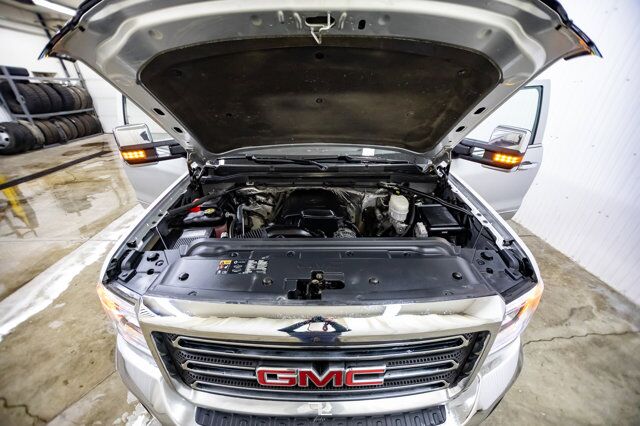 2015 GMC Sierra 2500HD 4x4 Crew Cab SLT Z71 Leather BCam Red Deer AB