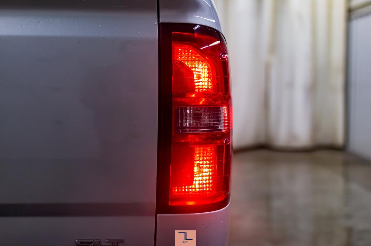 2015 GMC Sierra 2500HD 4x4 Crew Cab SLT Z71 Leather Roof Nav BCam Red Deer AB